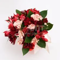 Цветочный стаканчик № 140 с красной альстромерией  — фото 58