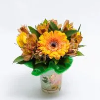 Цветочный стаканчик № 87 с желтыми розами и герберой — фото 78