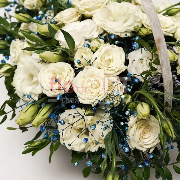 Композиция № 128 с белыми кустовыми розами  — фото 4