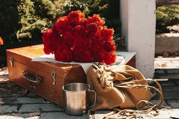 Букет № 566 из 30 красных гвоздик — фото 4