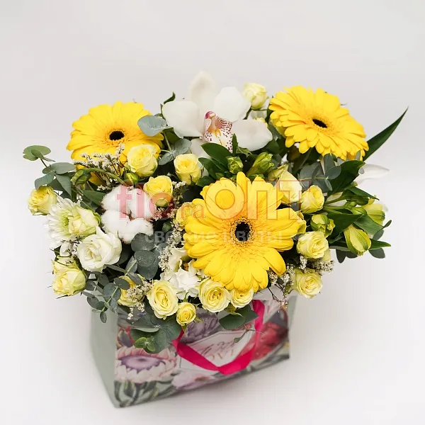 Композиция № 33 в бумажном пакете с желтыми герберами  — фото 2