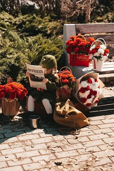 Букет № 567 из хризантем и красных гвоздик — фото 2