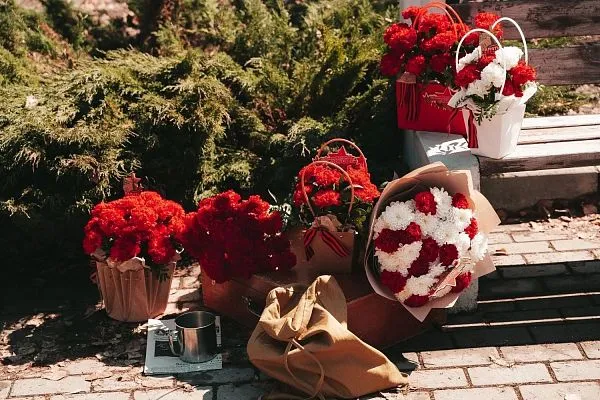 Композиция № 300 в аквабоксе с гвоздикой — фото 4