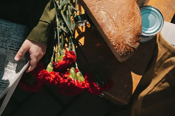 Букет № 569 из 9 красных гвоздик — фото 4