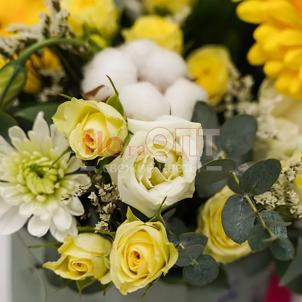 Композиция № 33 в бумажном пакете с желтыми герберами  — фото 4