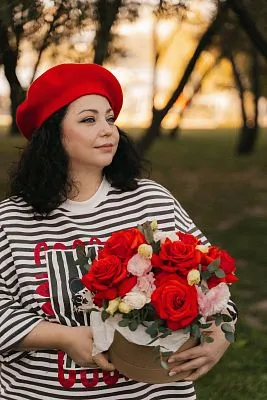 Коробка Сборная №21 с оранжевой французской розой и эустомой — фото 6