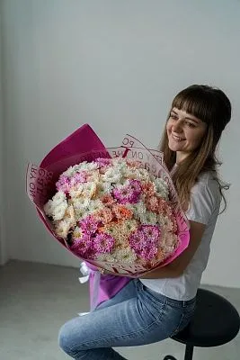 Букет Гигант №4 из белых и розовых крашенных кустовых хризантем  — фото 6
