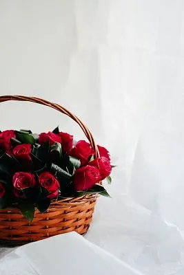 Корзина ВАУ №1 из ярко-розовых роз Готча — фото 9